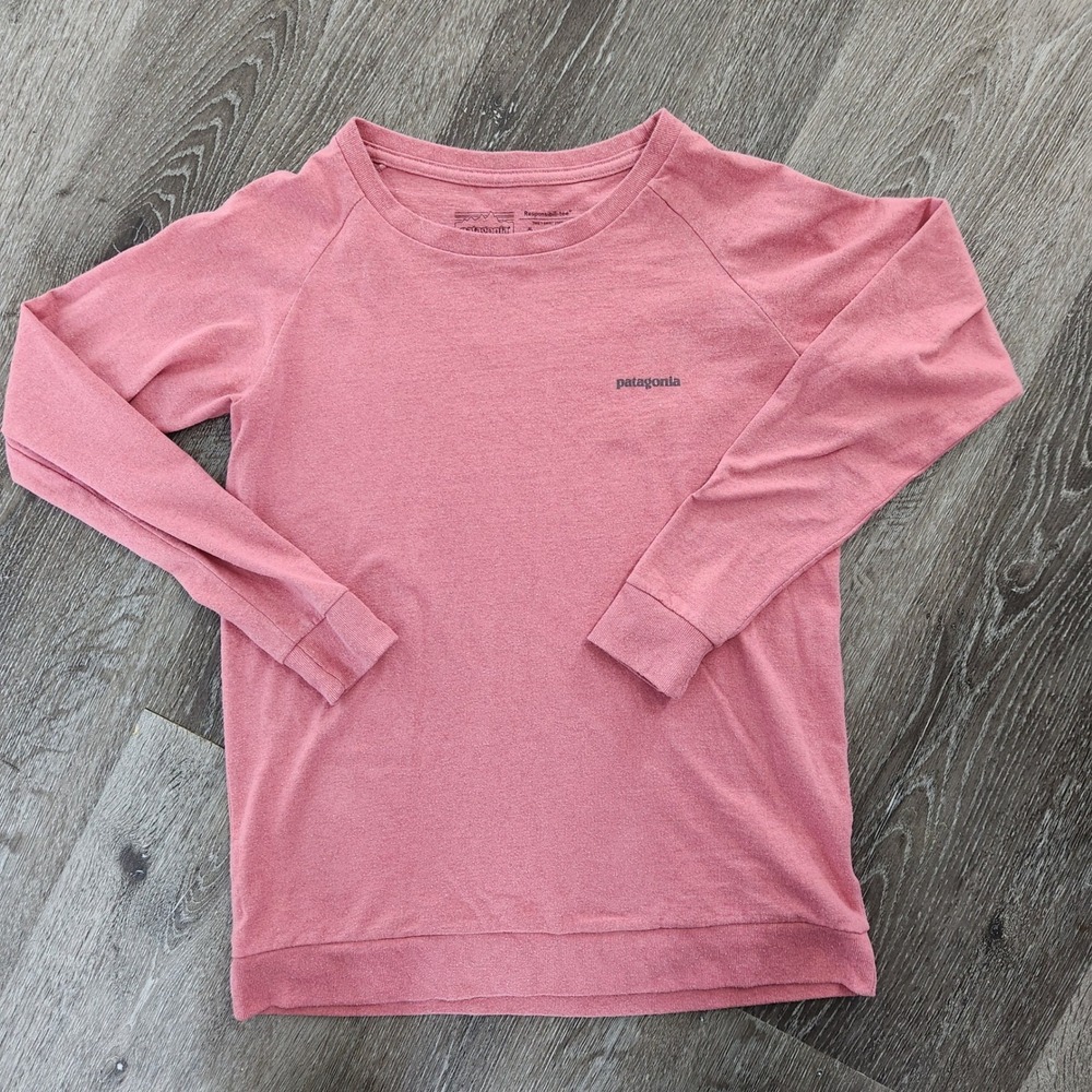 Patagonia Womens Responsibili-Tee Long Sleeve Shirt Coral Pink Logo XS